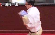 steals bill runs away.jpg