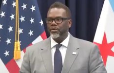 mayor brandon johnson sucks.jpg
