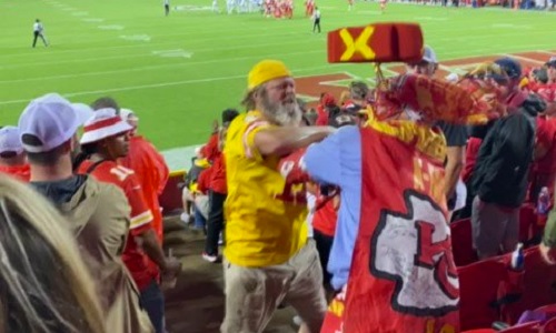 Chiefs fan gets knocked out by another Chiefs fan during loss to the Bills