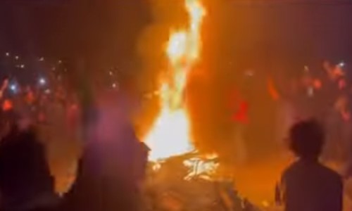 Fans start crazy bonfire in moshpit causing delay in Slipknot set